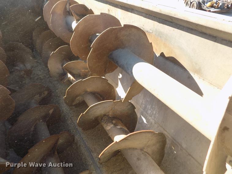 image for item DF2841 1997 Ford L8000 Louisville feed mixer truck