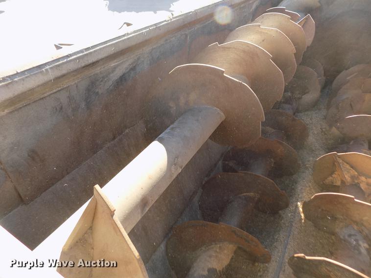 image for item DF2841 1997 Ford L8000 Louisville feed mixer truck