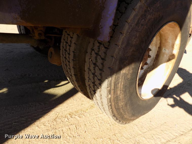 image for item DF2841 1997 Ford L8000 Louisville feed mixer truck