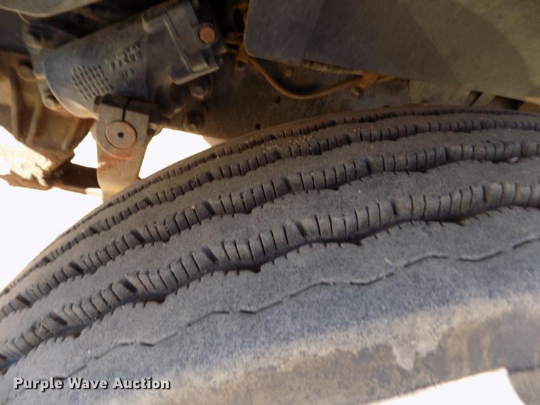 image for item DF2841 1997 Ford L8000 Louisville feed mixer truck