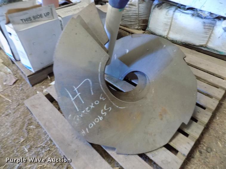 image for item DF2841 1997 Ford L8000 Louisville feed mixer truck