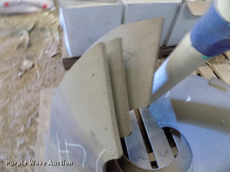 image for item DF2841 1997 Ford L8000 Louisville feed mixer truck