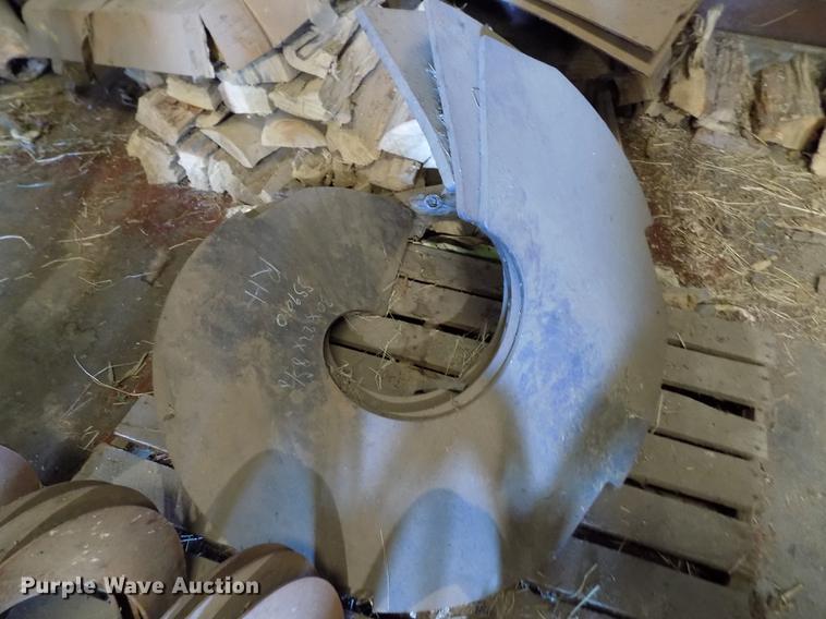 image for item DF2841 1997 Ford L8000 Louisville feed mixer truck