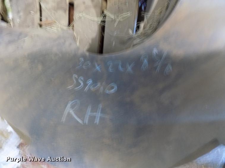 image for item DF2841 1997 Ford L8000 Louisville feed mixer truck