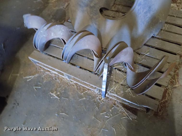 image for item DF2841 1997 Ford L8000 Louisville feed mixer truck