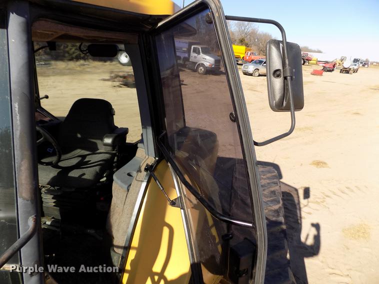 image for item DF2842 2000 Caterpillar Challenger 55 tractor