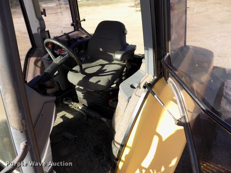 image for item DF2842 2000 Caterpillar Challenger 55 tractor