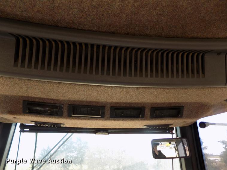 image for item DF2842 2000 Caterpillar Challenger 55 tractor