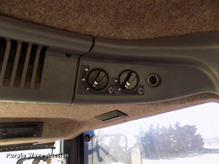 image for item DF2842 2000 Caterpillar Challenger 55 tractor