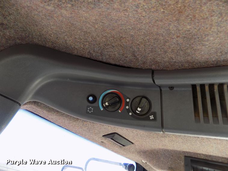 image for item DF2842 2000 Caterpillar Challenger 55 tractor