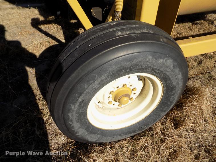 image for item DF2843 HayBuster 256 Plus II bale processor