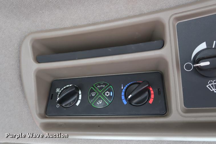 image for item DG3290 2014 Case IH 600 Quadtrac 4WD tractor