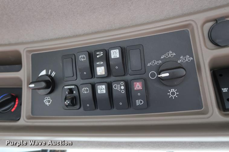 image for item DG3290 2014 Case IH 600 Quadtrac 4WD tractor