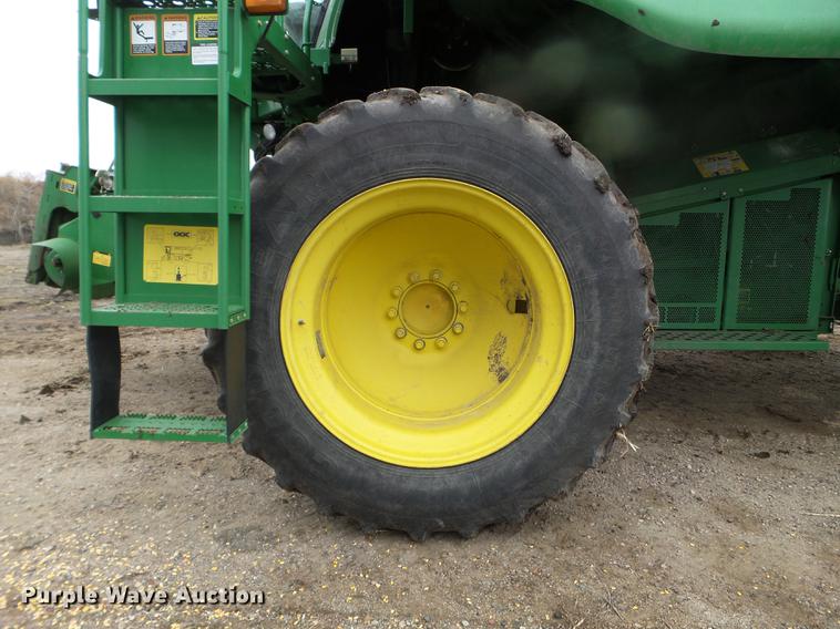 image for item DX9729 2007 John Deere 9660 STS combine