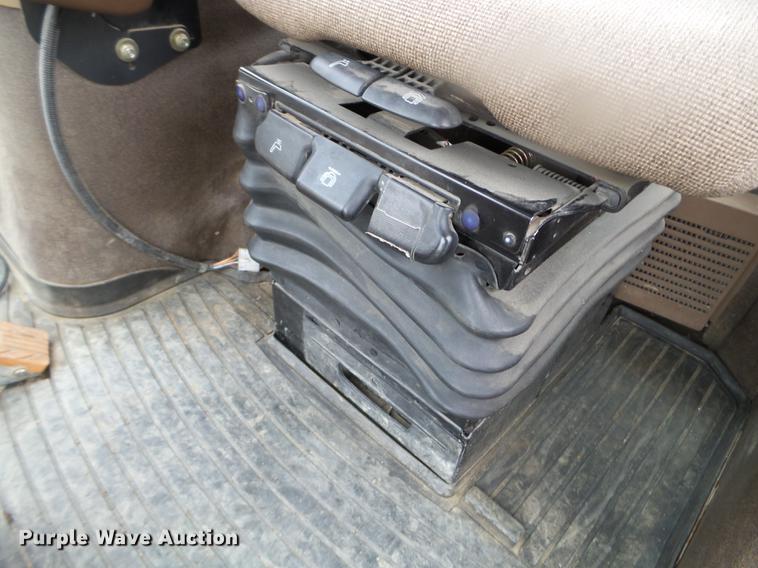 image for item DX9730 2005 John Deere 7820 tractor