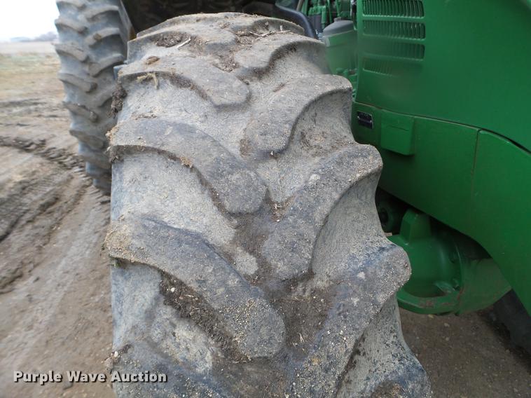 image for item DX9730 2005 John Deere 7820 tractor