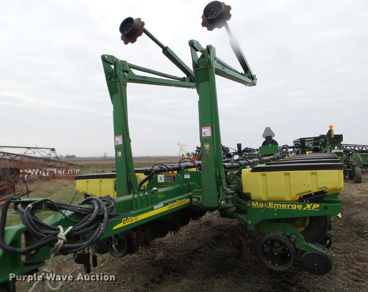 image for item DX9732 2007 John Deere 1770NT planter