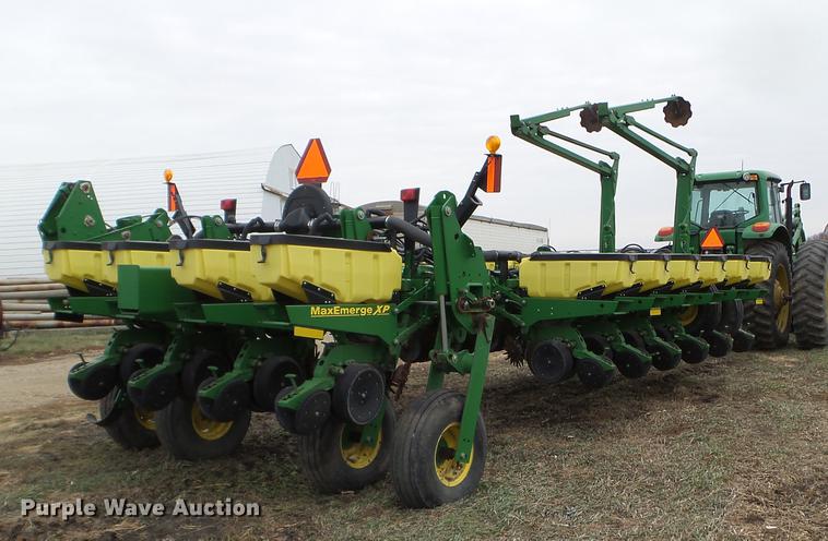 image for item DX9732 2007 John Deere 1770NT planter