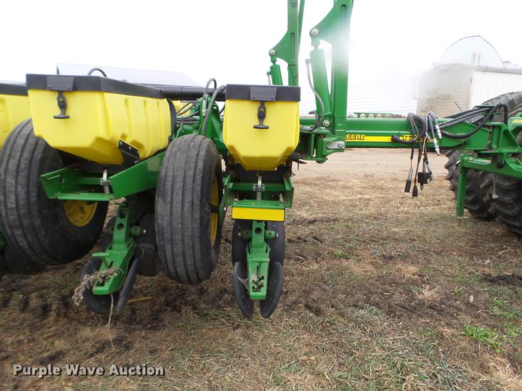 image for item DX9732 2007 John Deere 1770NT planter