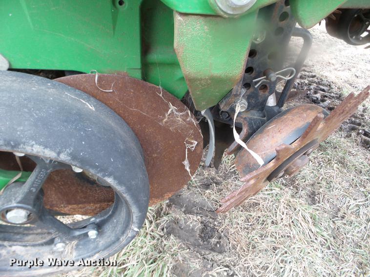 image for item DX9732 2007 John Deere 1770NT planter