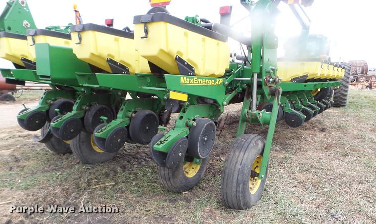 image for item DX9732 2007 John Deere 1770NT planter