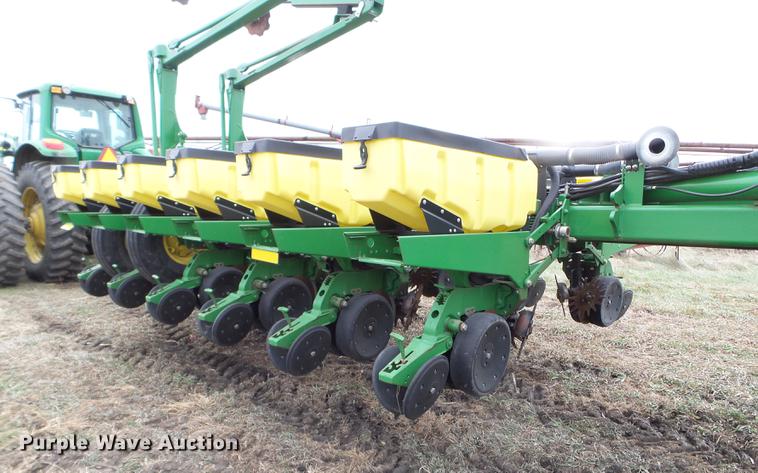 image for item DX9732 2007 John Deere 1770NT planter