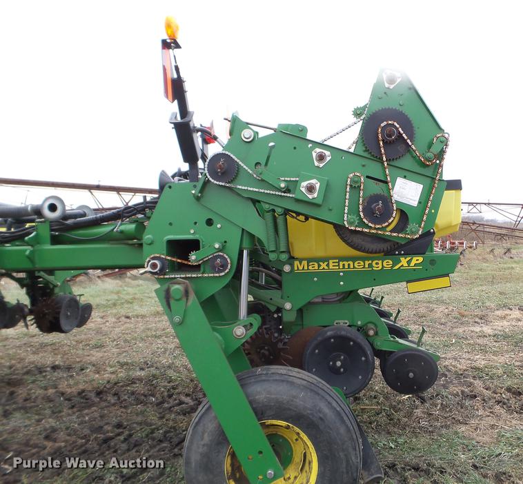 image for item DX9732 2007 John Deere 1770NT planter