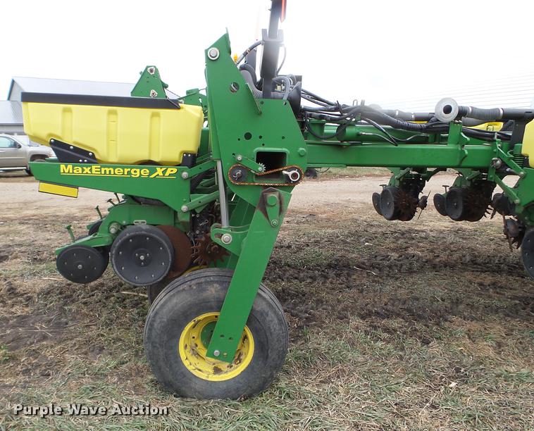 image for item DX9732 2007 John Deere 1770NT planter