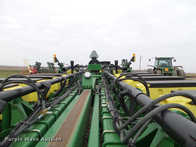 image for item DX9732 2007 John Deere 1770NT planter