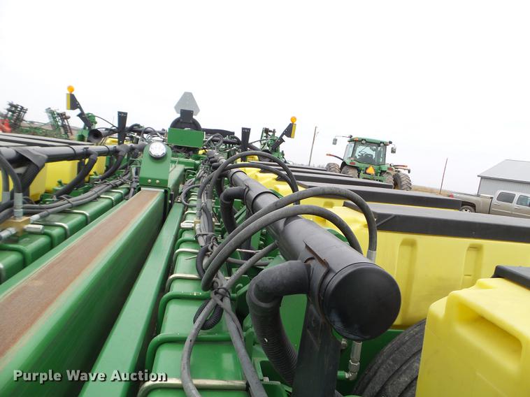 image for item DX9732 2007 John Deere 1770NT planter