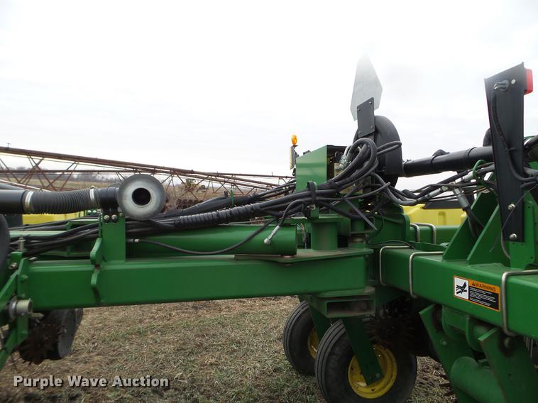 image for item DX9732 2007 John Deere 1770NT planter