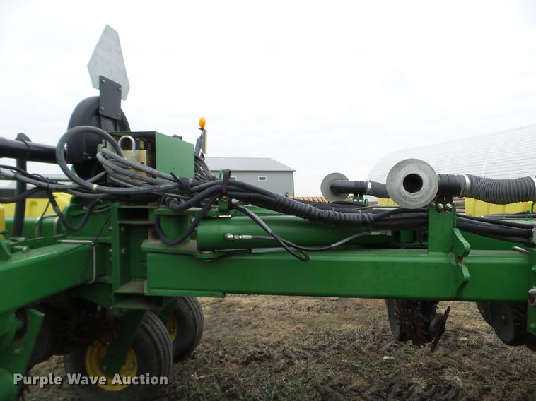 image for item DX9732 2007 John Deere 1770NT planter