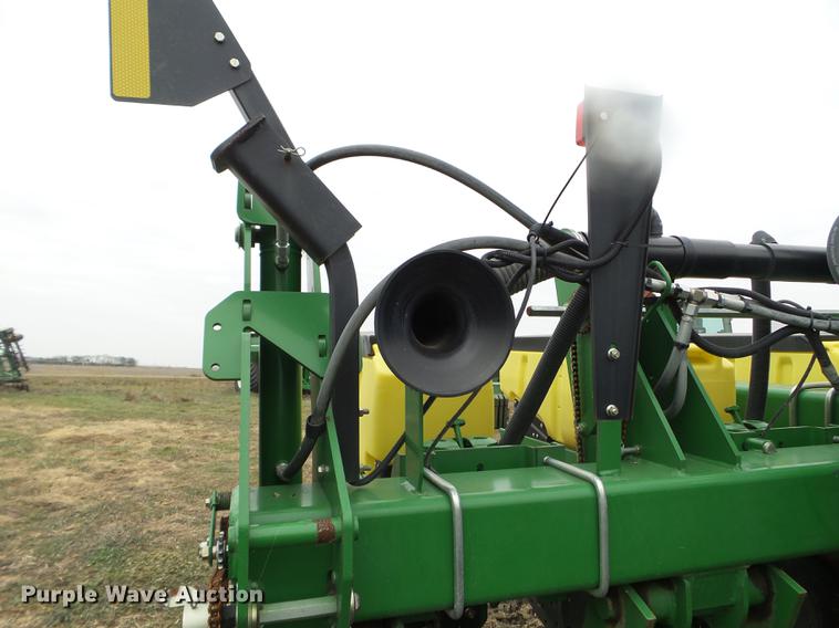 image for item DX9732 2007 John Deere 1770NT planter