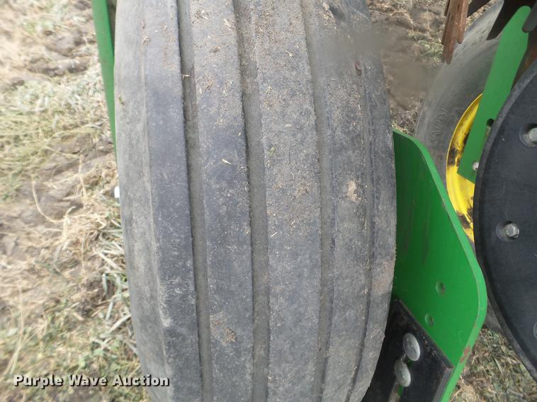 image for item DX9732 2007 John Deere 1770NT planter