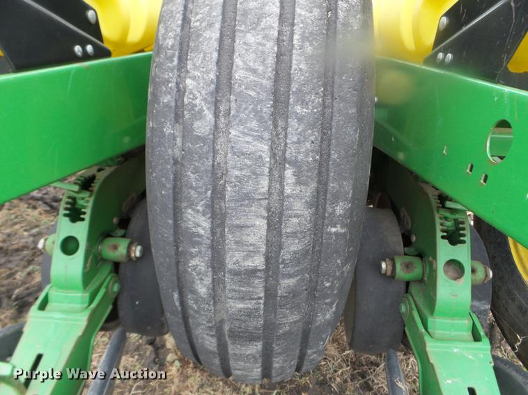 image for item DX9732 2007 John Deere 1770NT planter