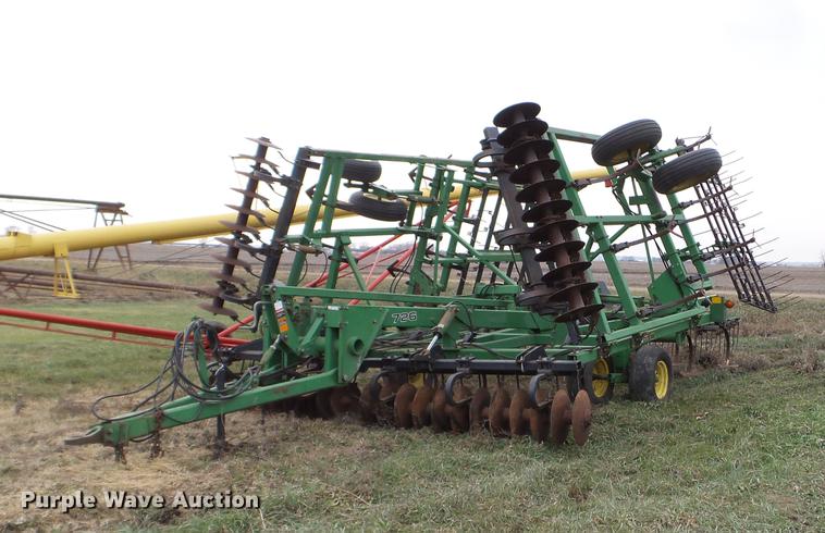 image for item DX9734 John Deere 726 mulch finisher