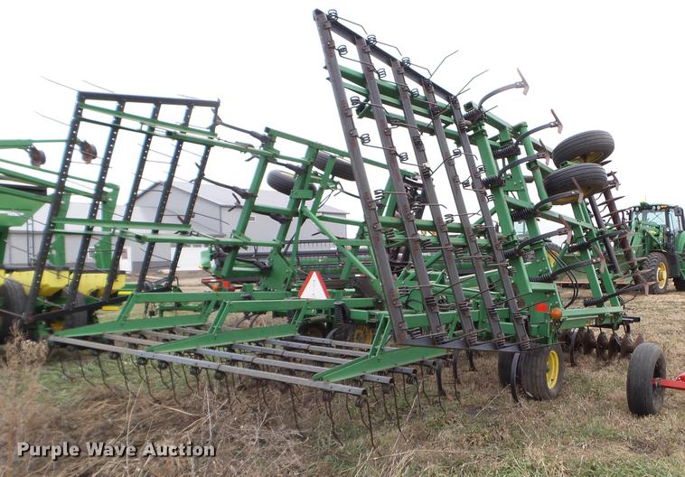 image for item DX9734 John Deere 726 mulch finisher