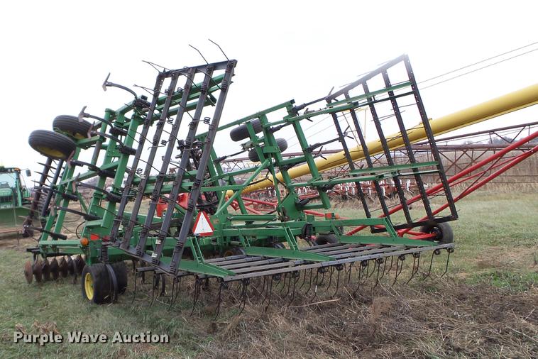 image for item DX9734 John Deere 726 mulch finisher