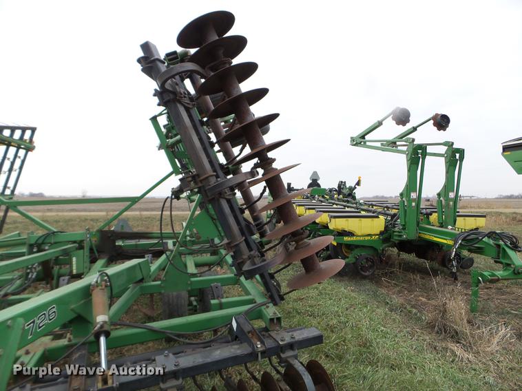 image for item DX9734 John Deere 726 mulch finisher