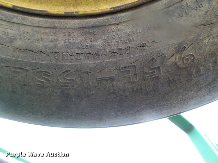 image for item DX9734 John Deere 726 mulch finisher