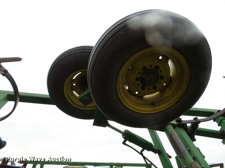 image for item DX9734 John Deere 726 mulch finisher