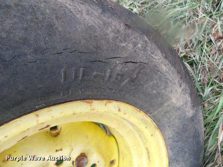 image for item DX9734 John Deere 726 mulch finisher