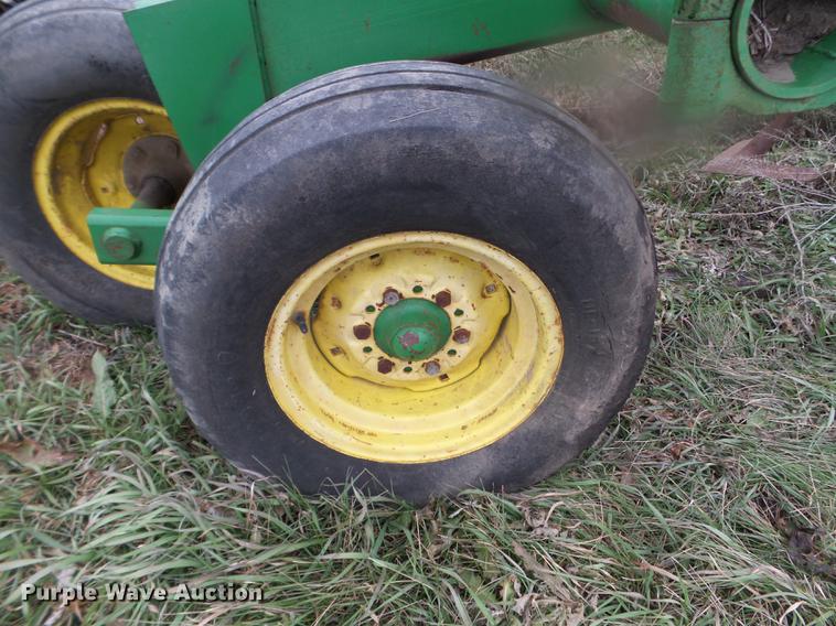 image for item DX9734 John Deere 726 mulch finisher