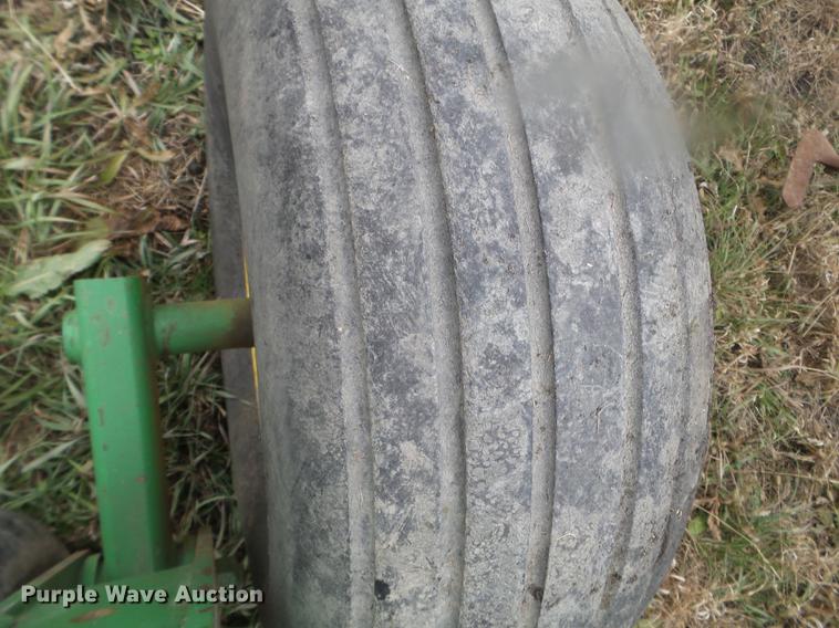 image for item DX9734 John Deere 726 mulch finisher