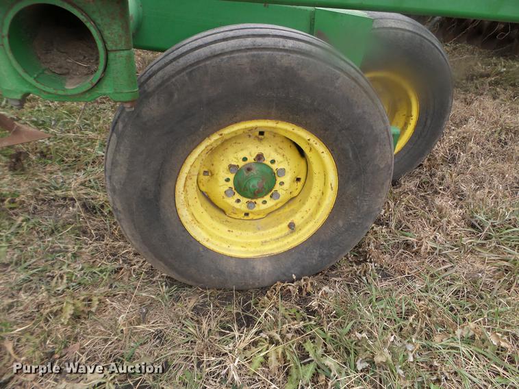 image for item DX9734 John Deere 726 mulch finisher