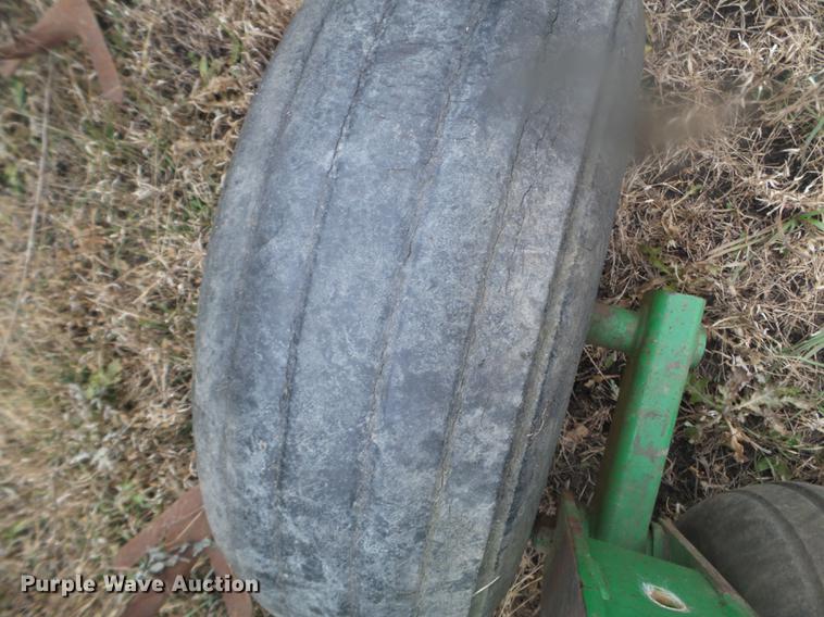 image for item DX9734 John Deere 726 mulch finisher