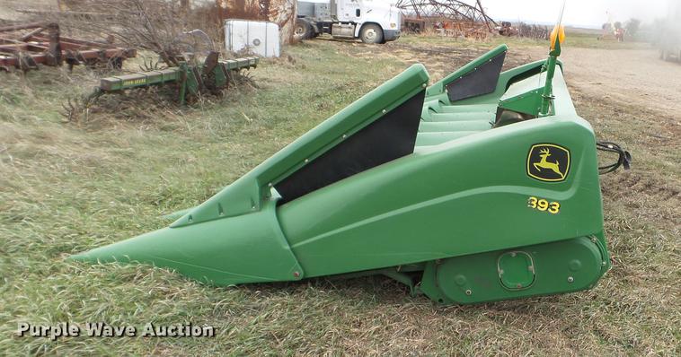 image for item DX9736 2006 John Deere 893 corn head