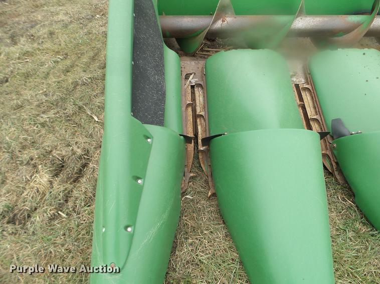 image for item DX9736 2006 John Deere 893 corn head
