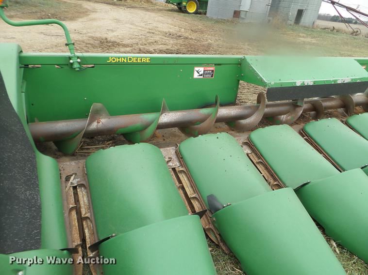 image for item DX9736 2006 John Deere 893 corn head