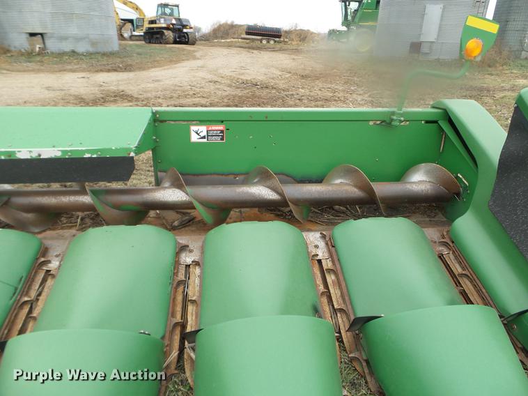 image for item DX9736 2006 John Deere 893 corn head